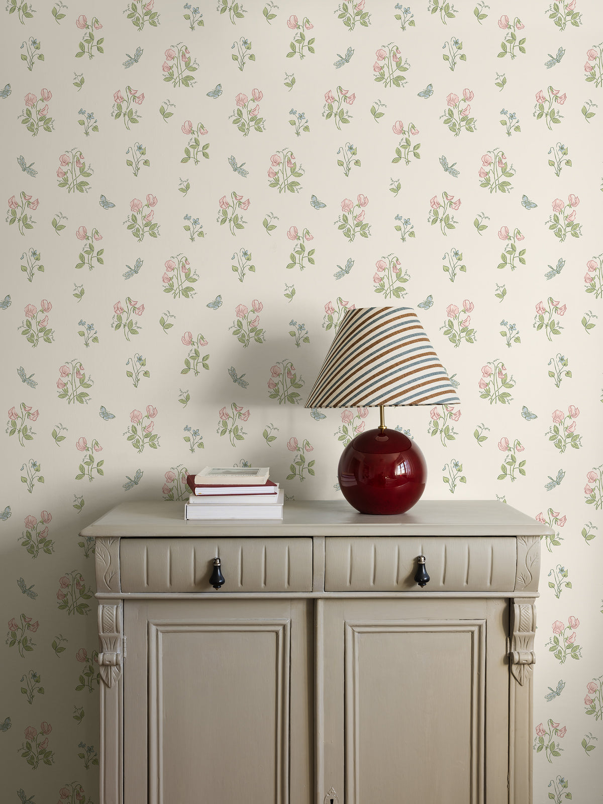 Luktärt Multi Herrgård Wallpaper by Boråstapeter