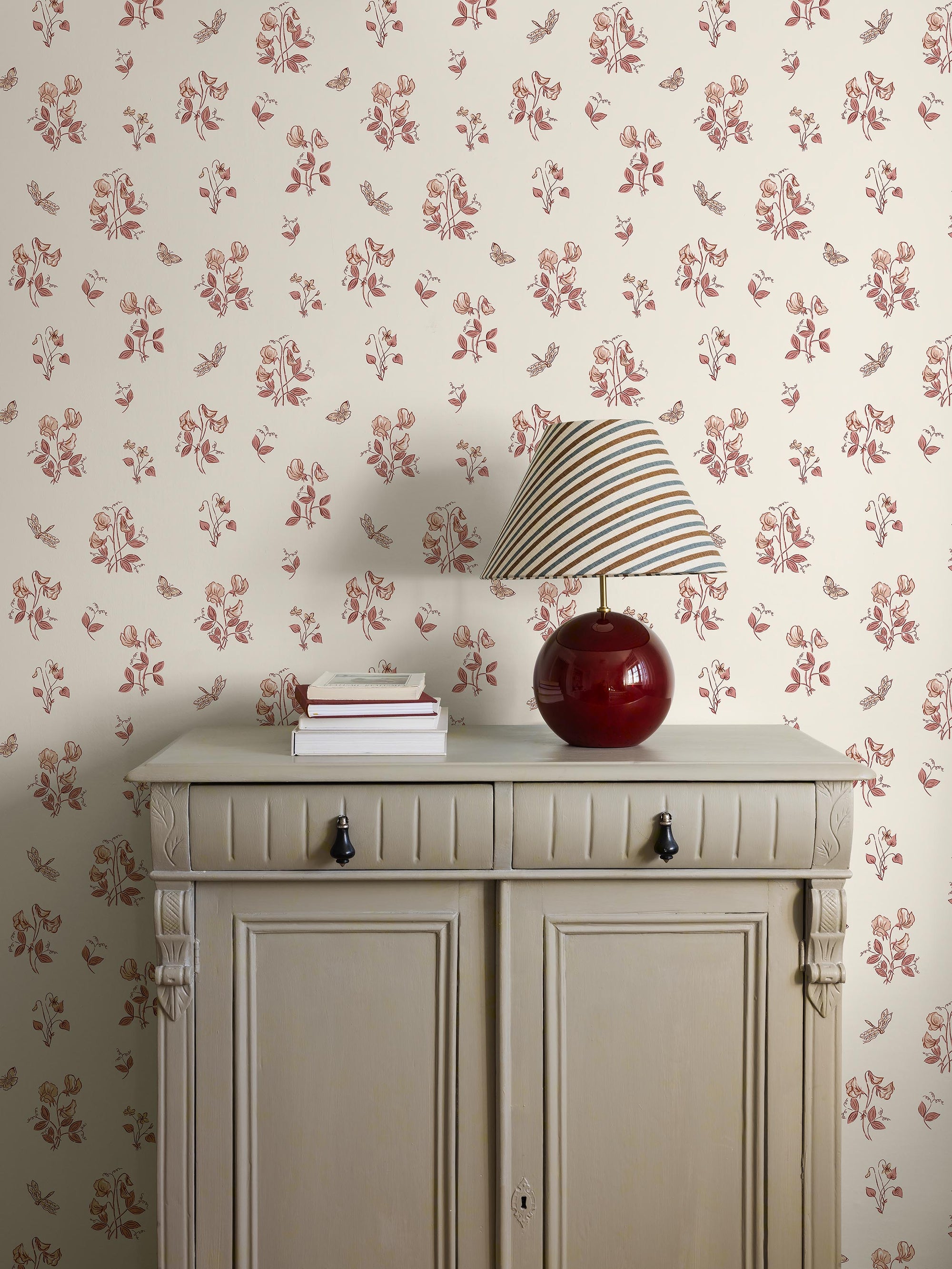 Luktärt Red Herrgård Wallpaper by Boråstapeter
