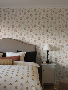 Luktärt Red Herrgård Wallpaper by Boråstapeter