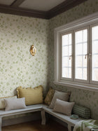 Klockranka Green Herrgård Wallpaper by Boråstapeter
