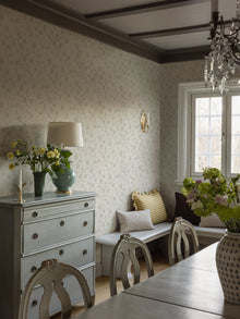 Klockranka Beige Herrgård Wallpaper by Boråstapeter