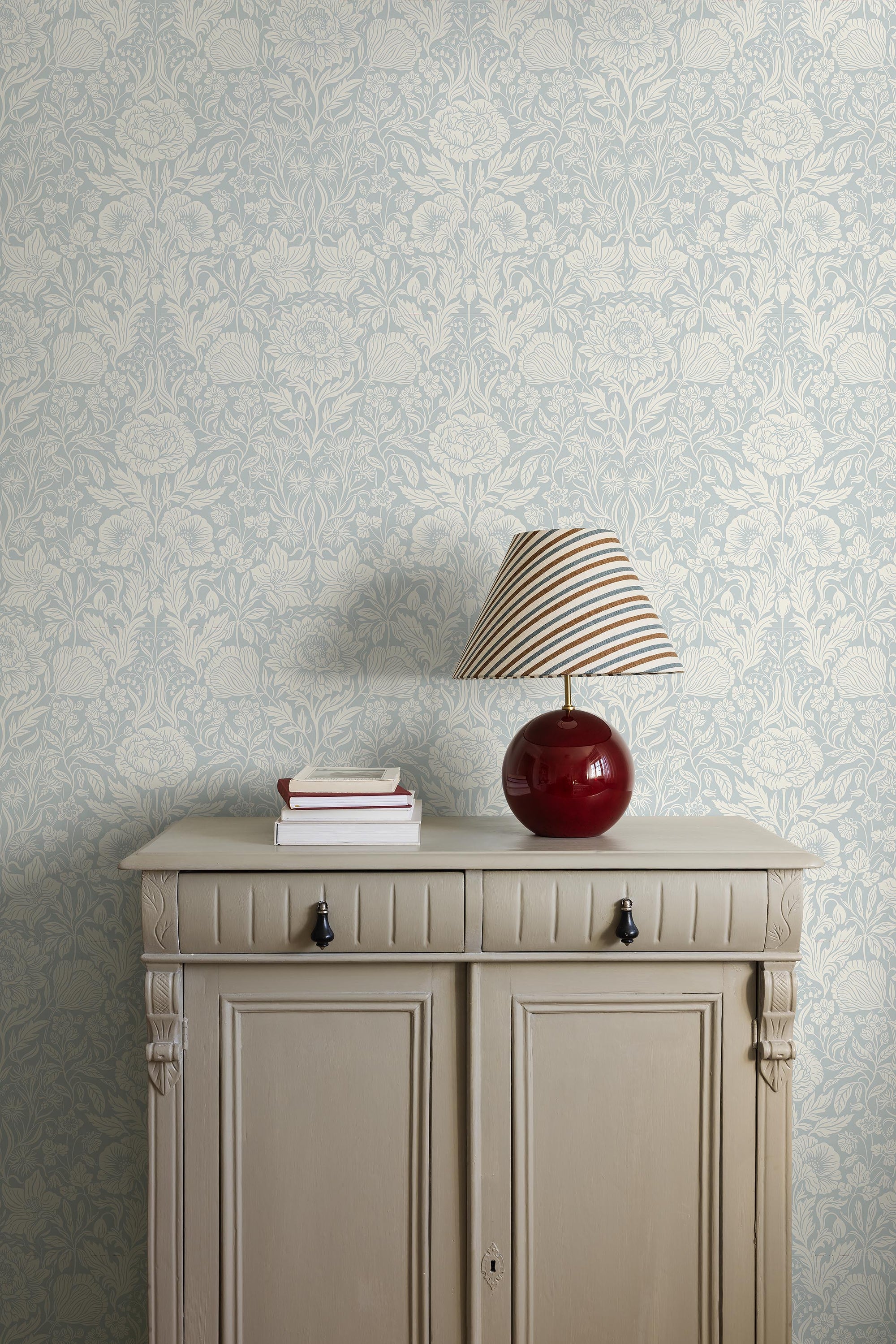 Hildasholm Blue Herrgård Wallpaper by Boråstapeter
