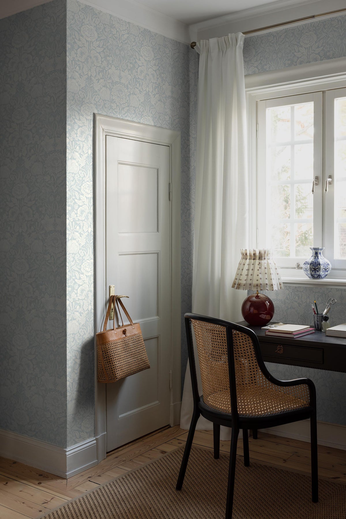 Hildasholm Blue Herrgård Wallpaper by Boråstapeter