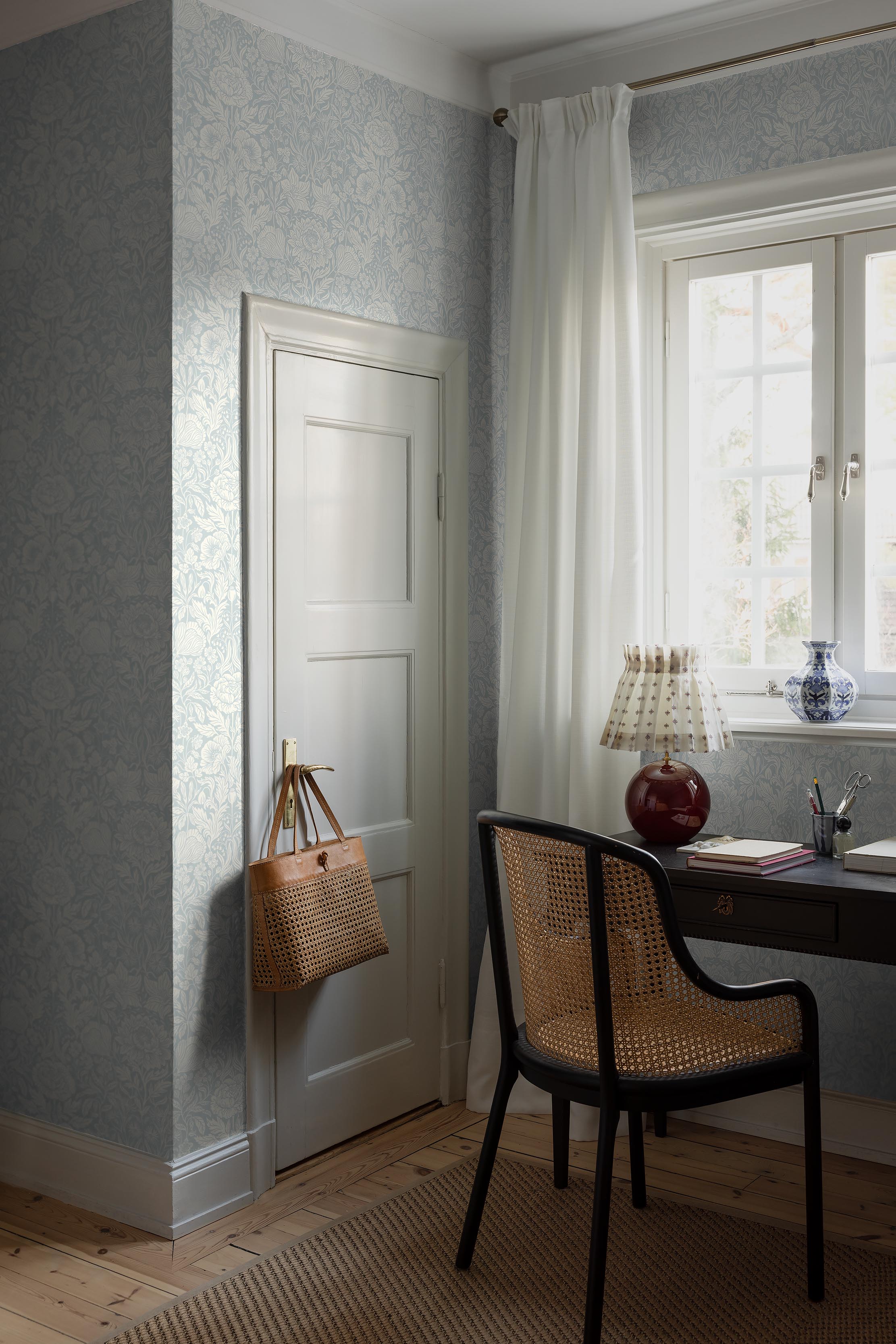 Hildasholm Blue Herrgård Wallpaper by Boråstapeter