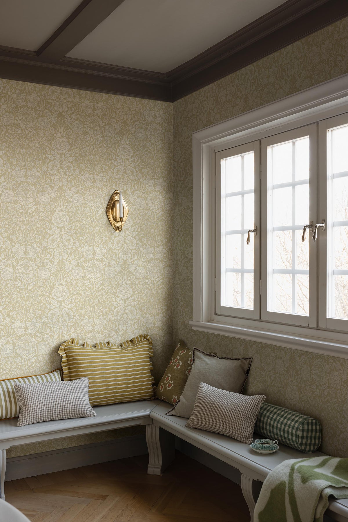 Hildasholm Yellow Herrgård Wallpaper by Boråstapeter