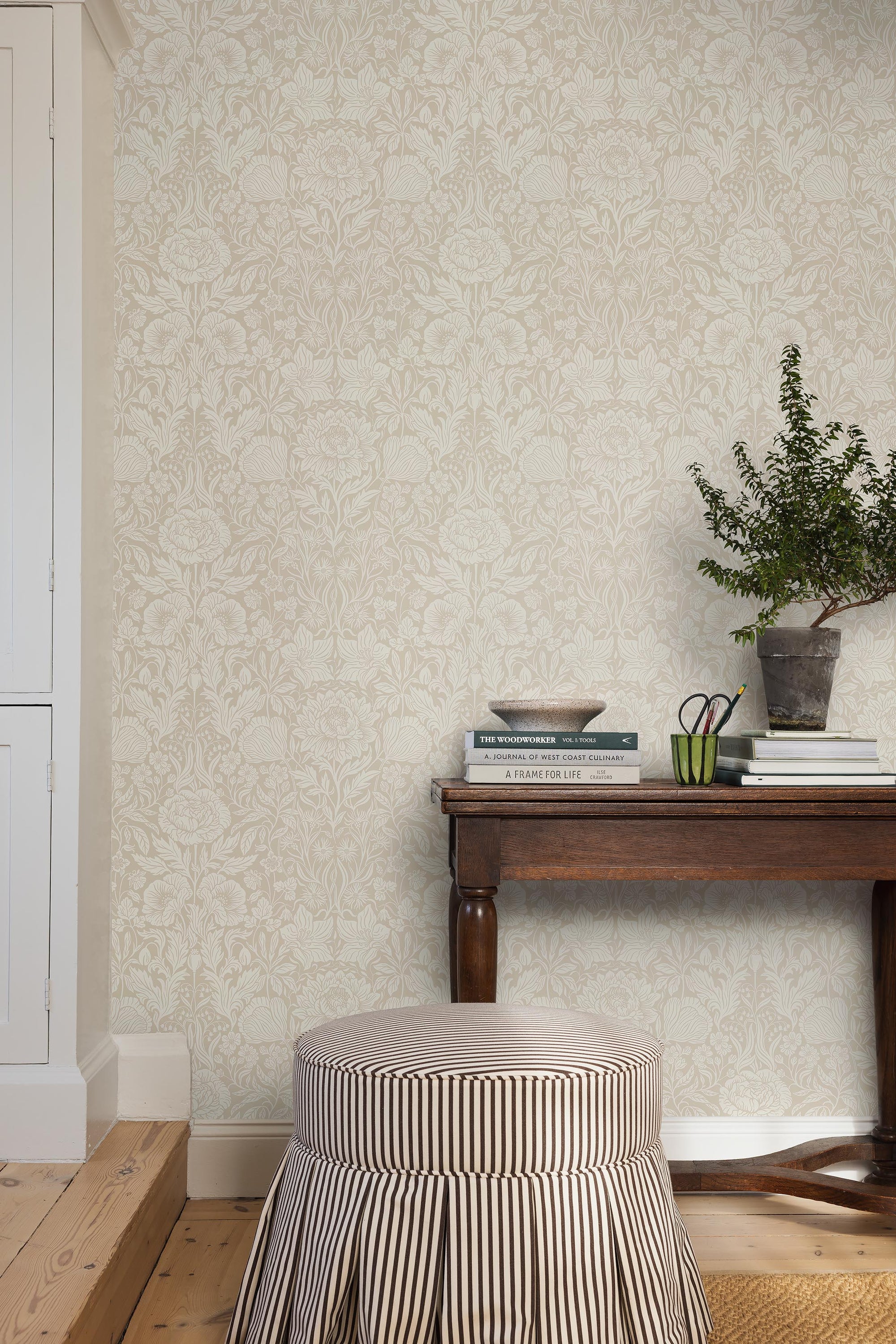 Hildasholm Beige Herrgård Wallpaper by Boråstapeter