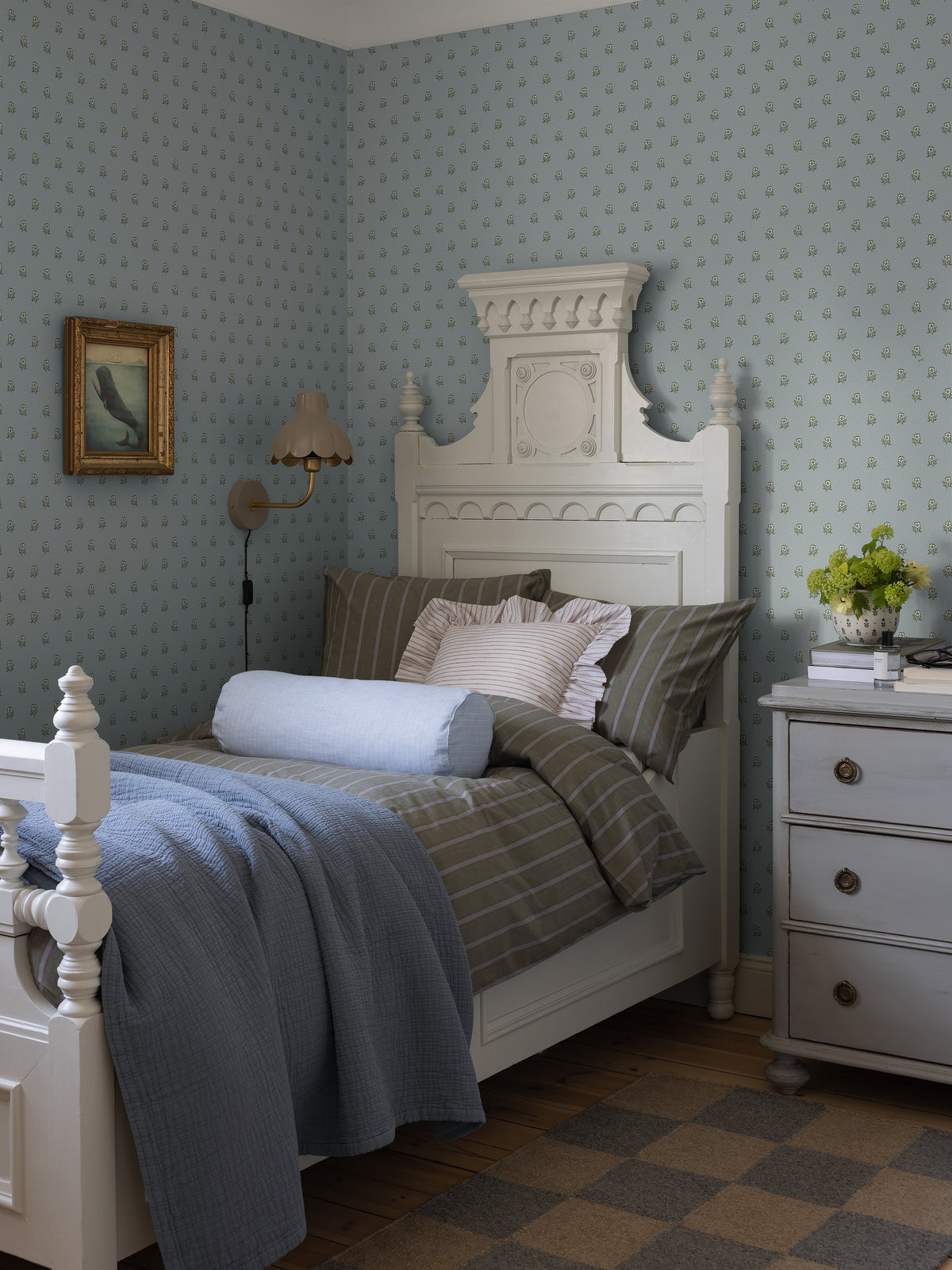 Désirée Blue Herrgård Wallpaper by Boråstapeter