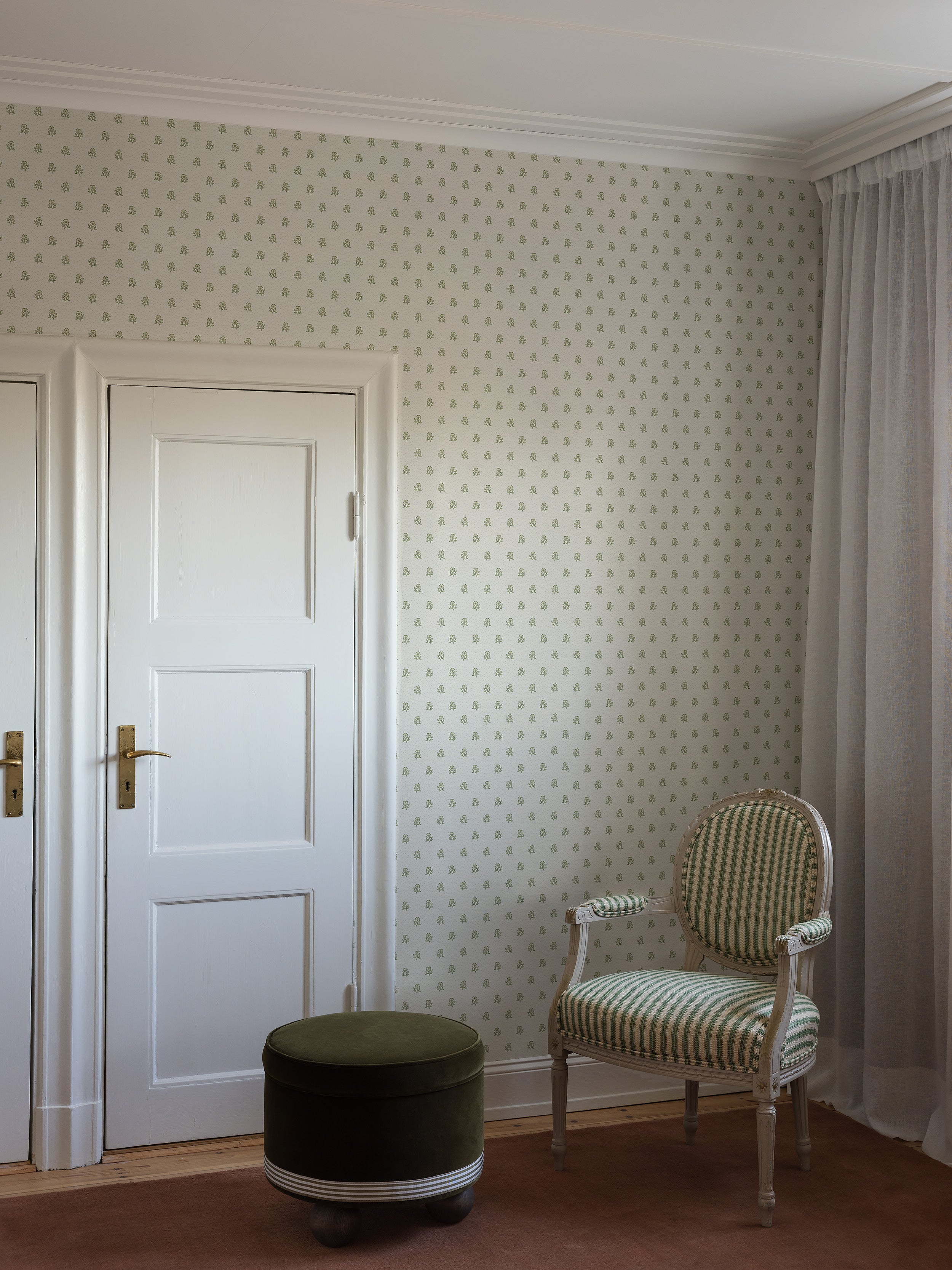 Désirée White Herrgård Wallpaper by Boråstapeter