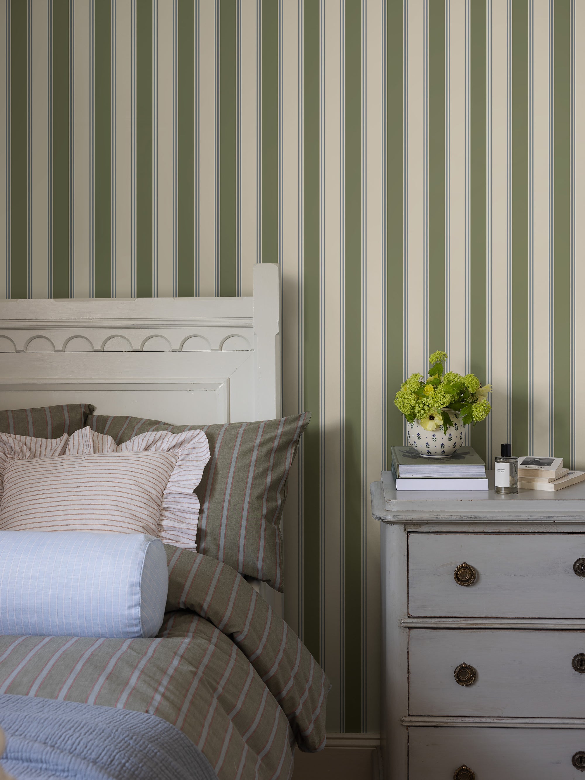Eleonora Green Herrgård Wallpaper by Boråstapeter