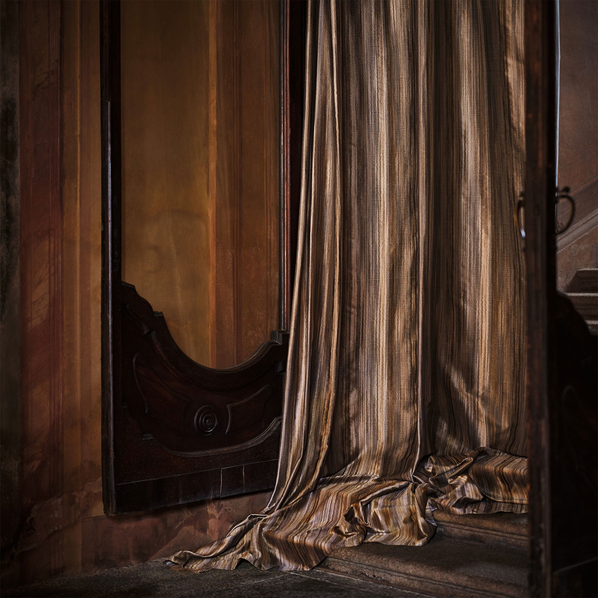 9008/01 Iridos Patina Isoku Fabric by Black Edition