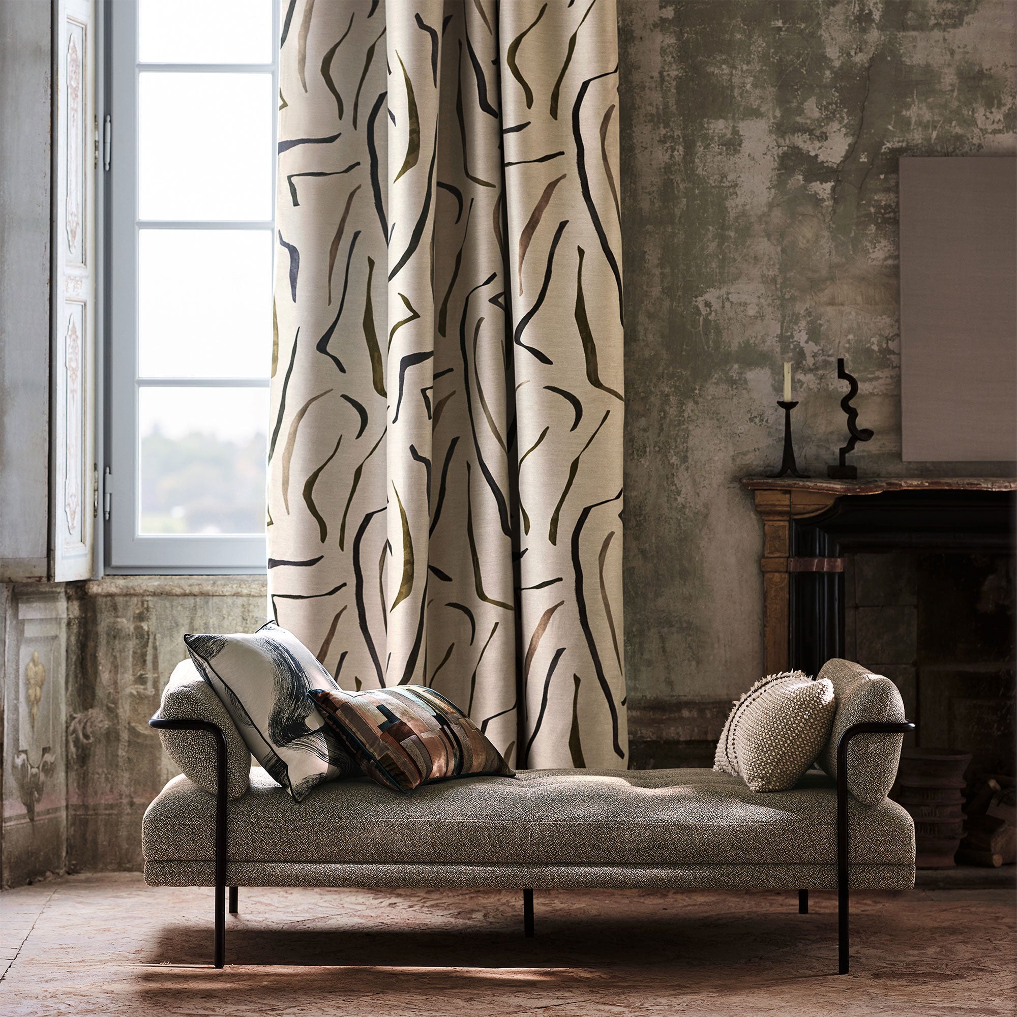 9139/01 Contour Jacquard Halite Tsauri Fabric by Black Edition