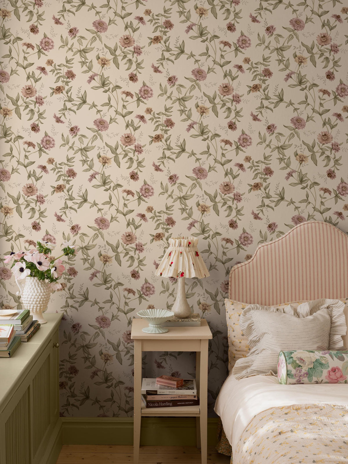 9152 Zinnia Powder Pink Flowers Wallpaper by Boråstapeter - Roomshot