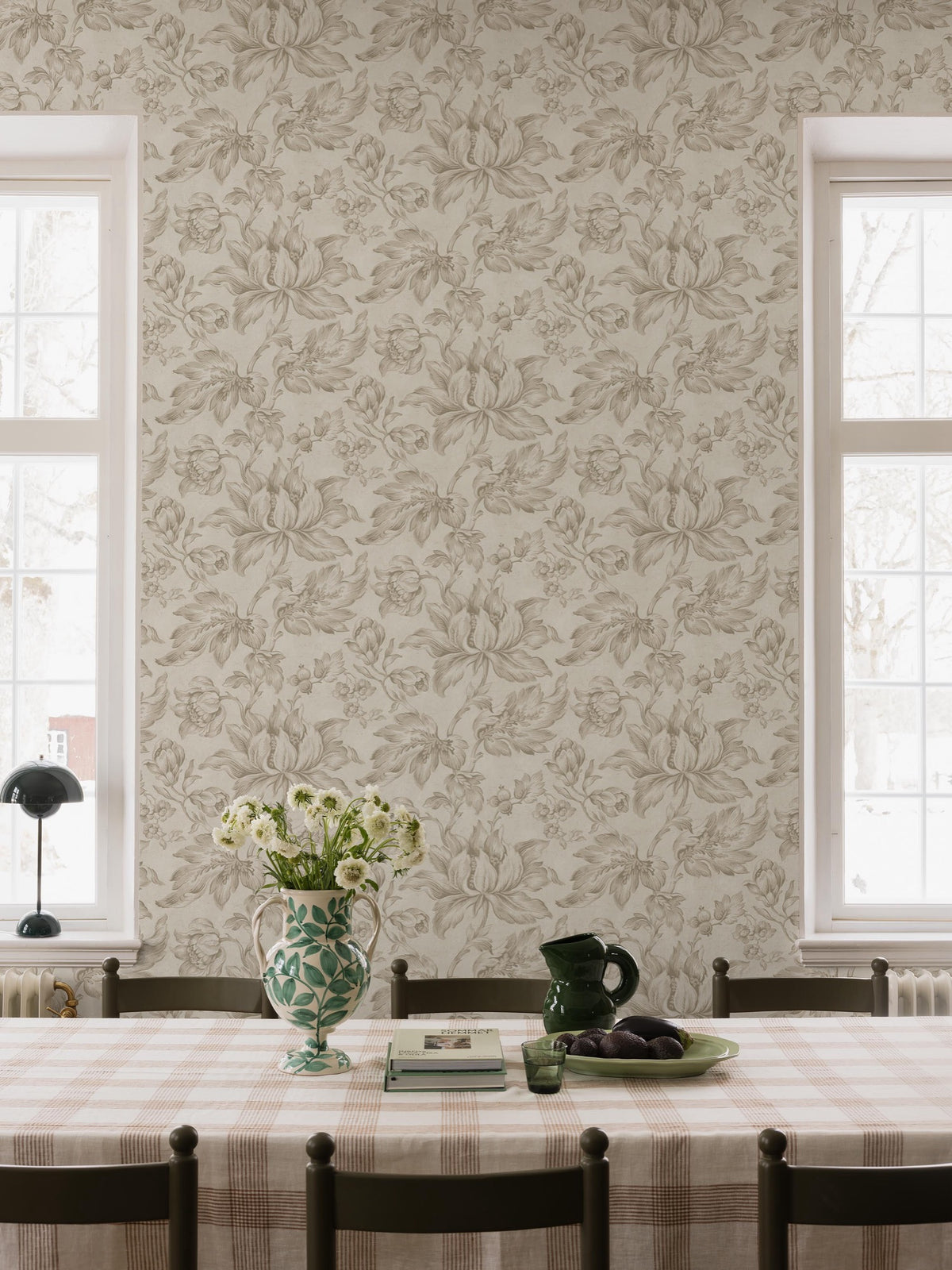 9156 Archive Flower Warm White Flowers Wallpaper by Boråstapeter - Roomshot
