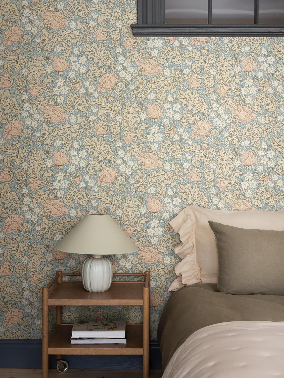 9177 Blomdansen Grey Blue Flowers Wallpaper by Boråstapeter - Roomshot