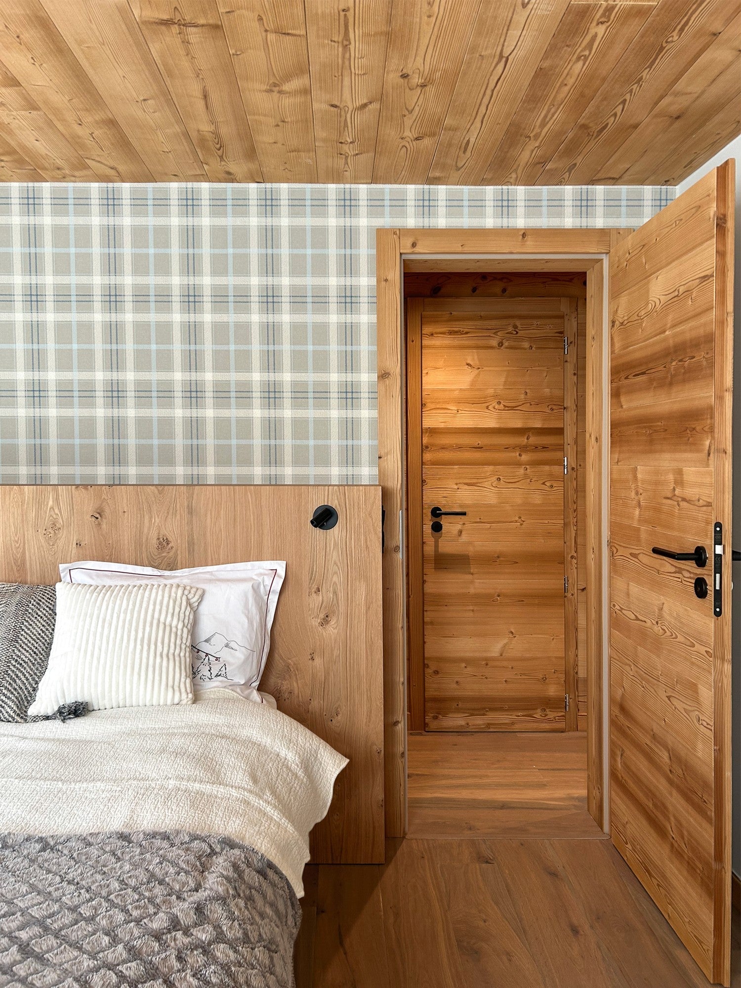9400109 Check Pearl Tartan Wallpaper by Coordonné