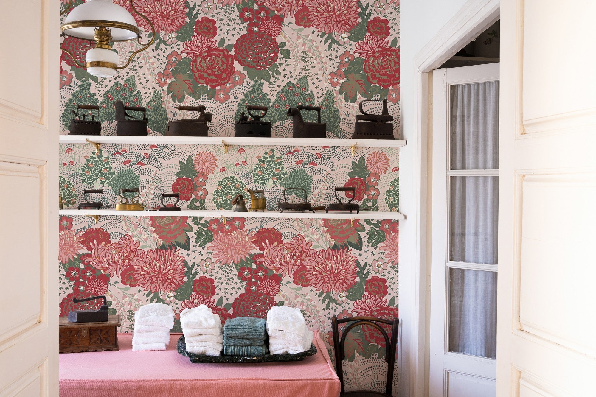 A00237 Maria Luisa Carmesí Feria Wallpaper by Coordonné