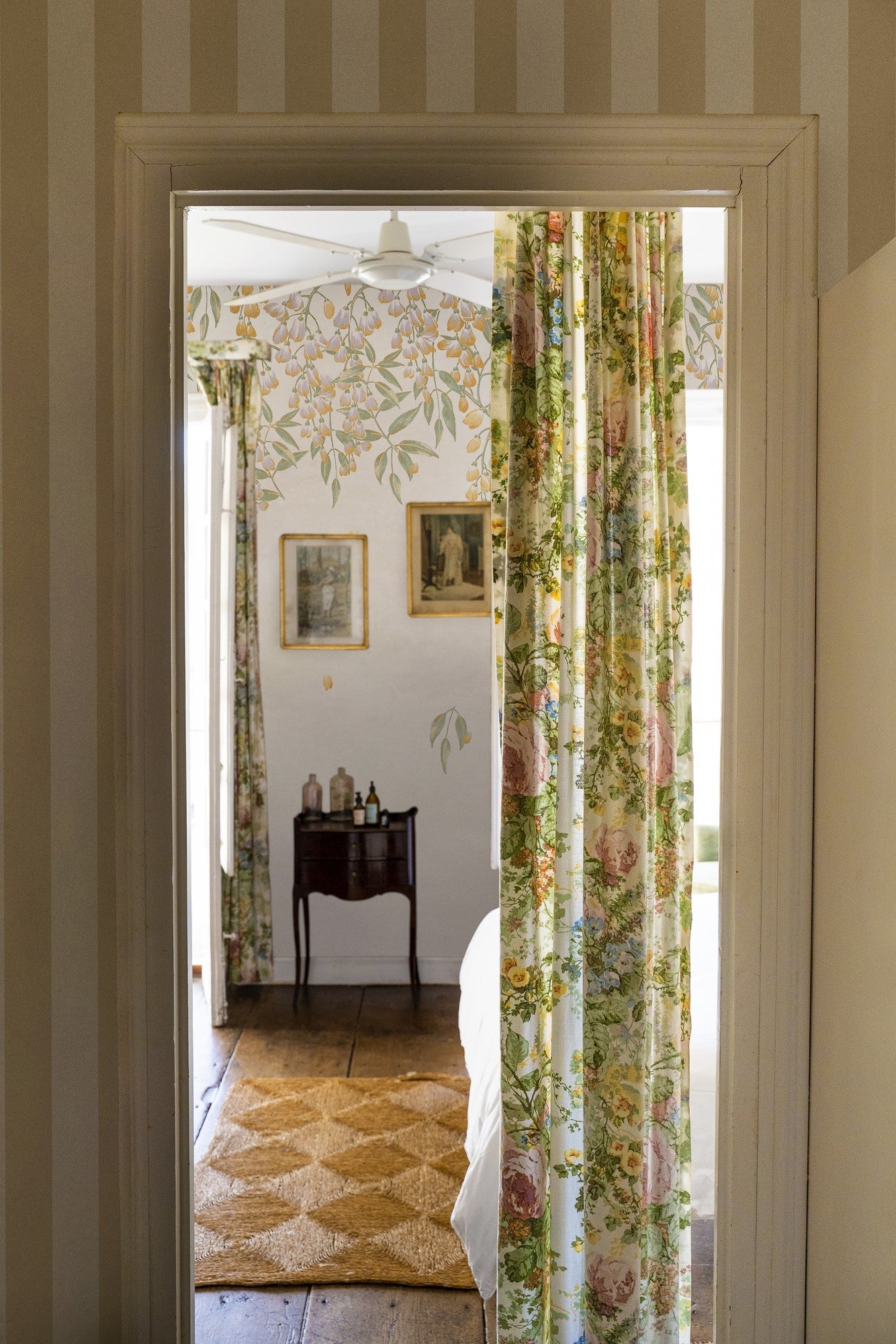 A00254 Antonio Vainilla Feria Wallpaper by Coordonné