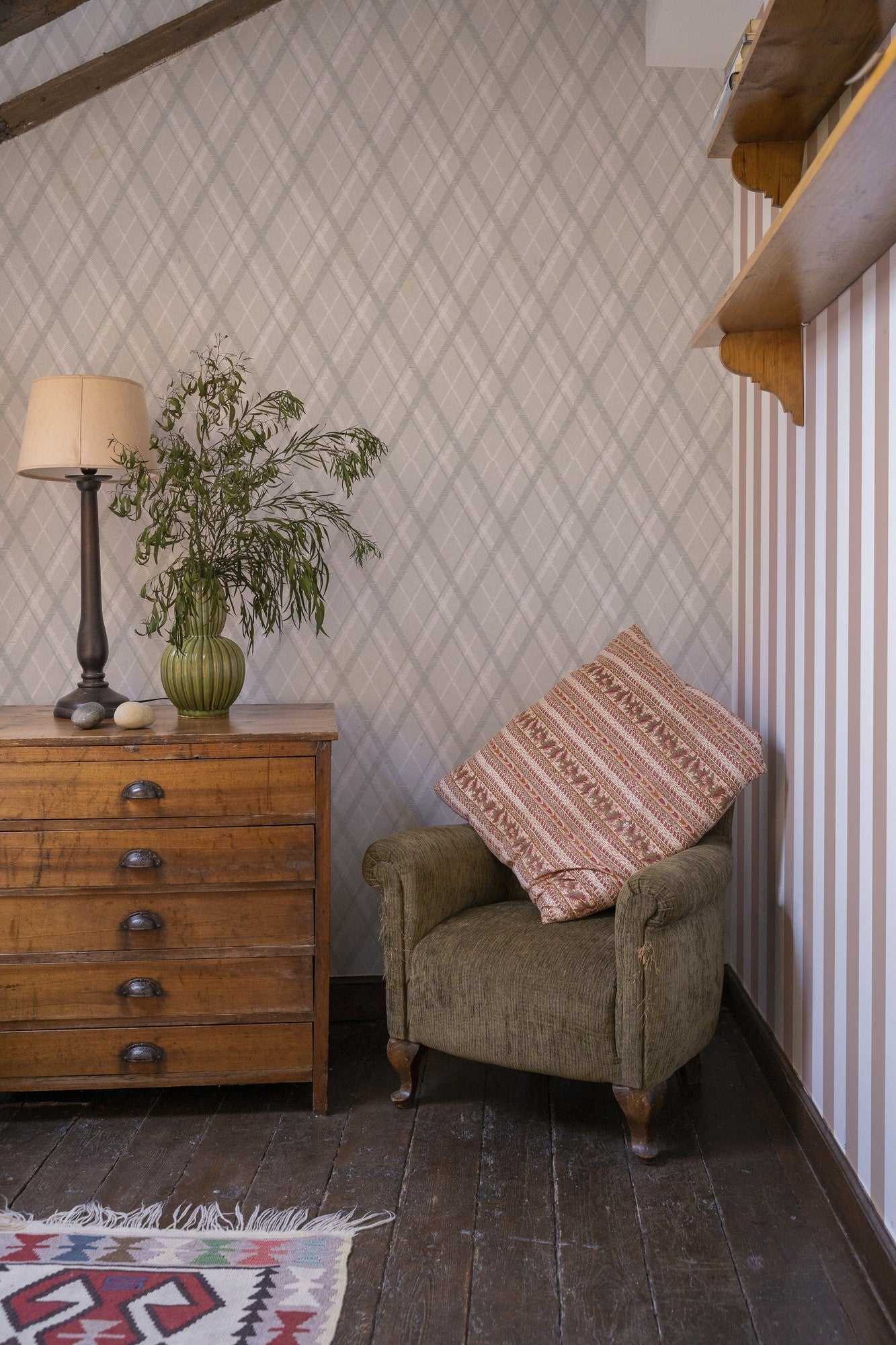 A00255 Antonio Rosáceo Feria Wallpaper by Coordonné
