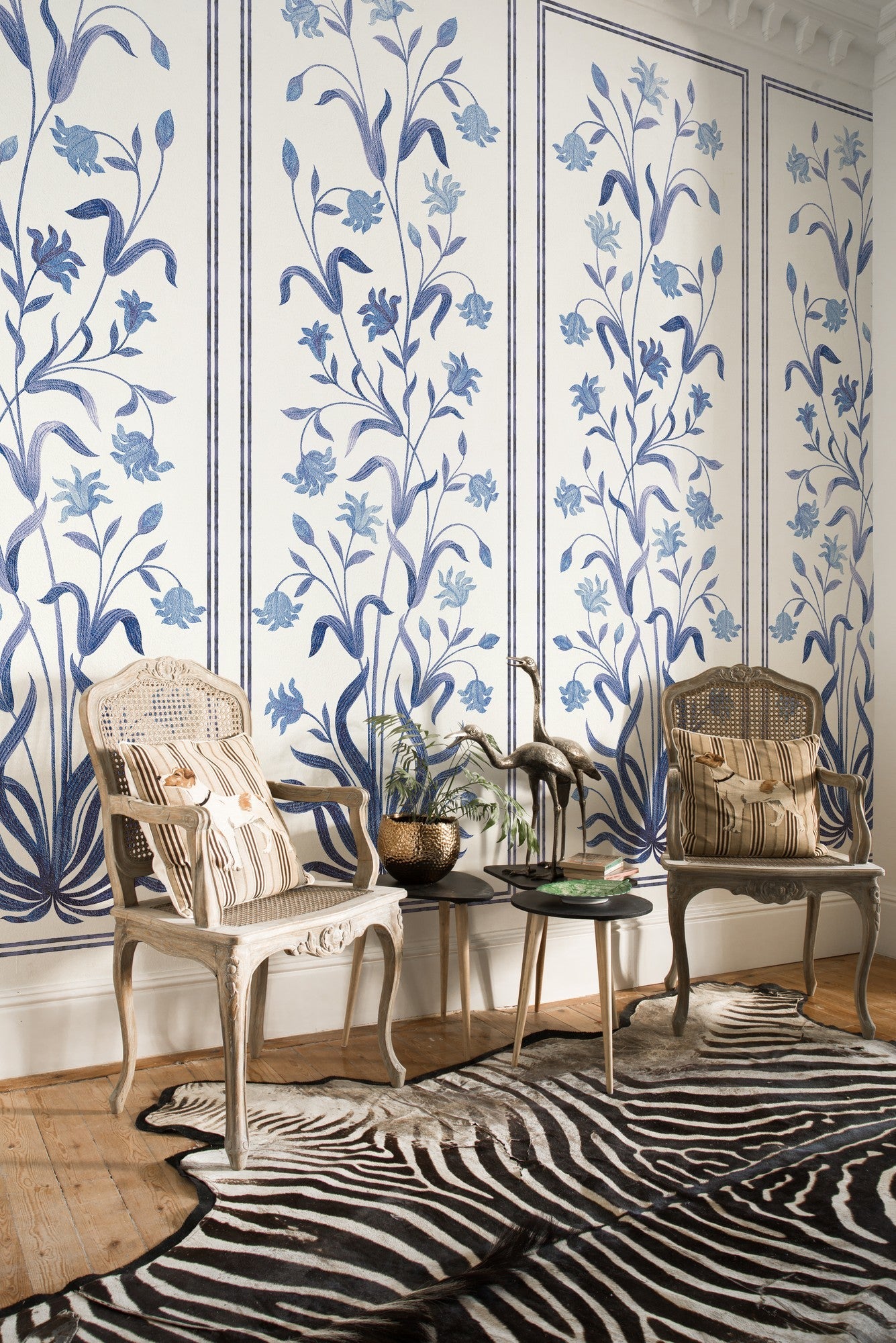 A00309 Daffodils Swan, Blanco Linen Aracne Mural by Coordonné
