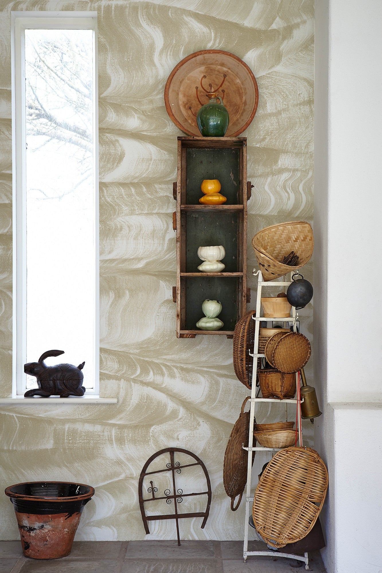 A00332 Sand Waves Swan/Gold Linen Aracne Mural by Coordonné