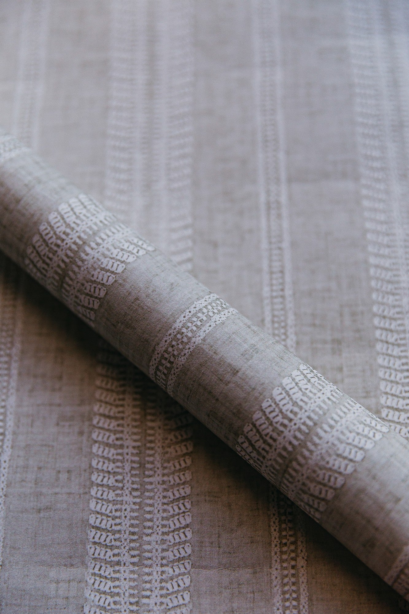 A00506 Costura Rice Beige Olivar Wallpaper by Coordonné