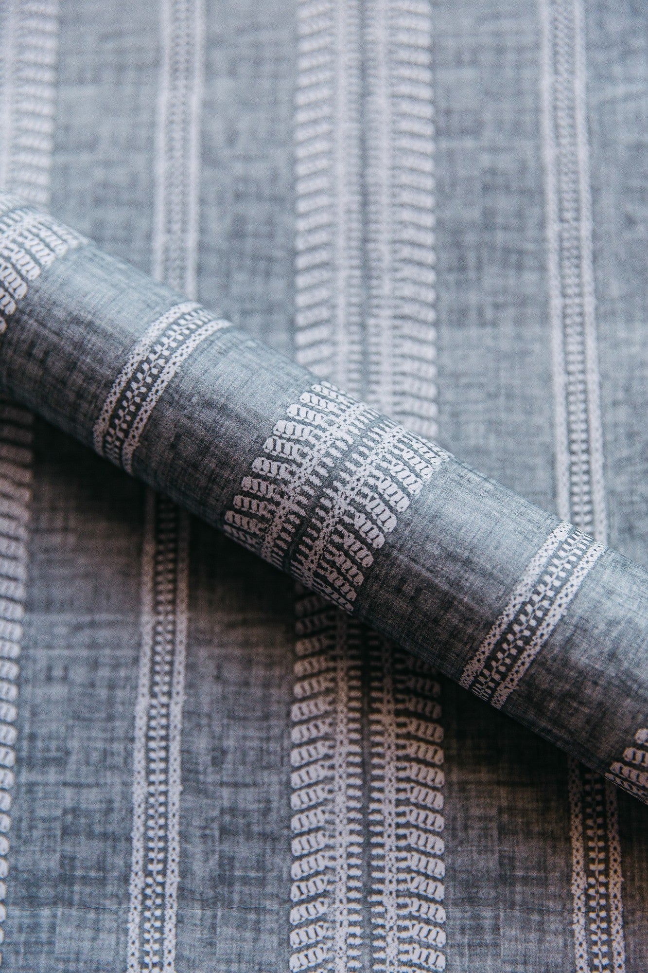 A00510 Costura Celadon Olivar Wallpaper by Coordonné