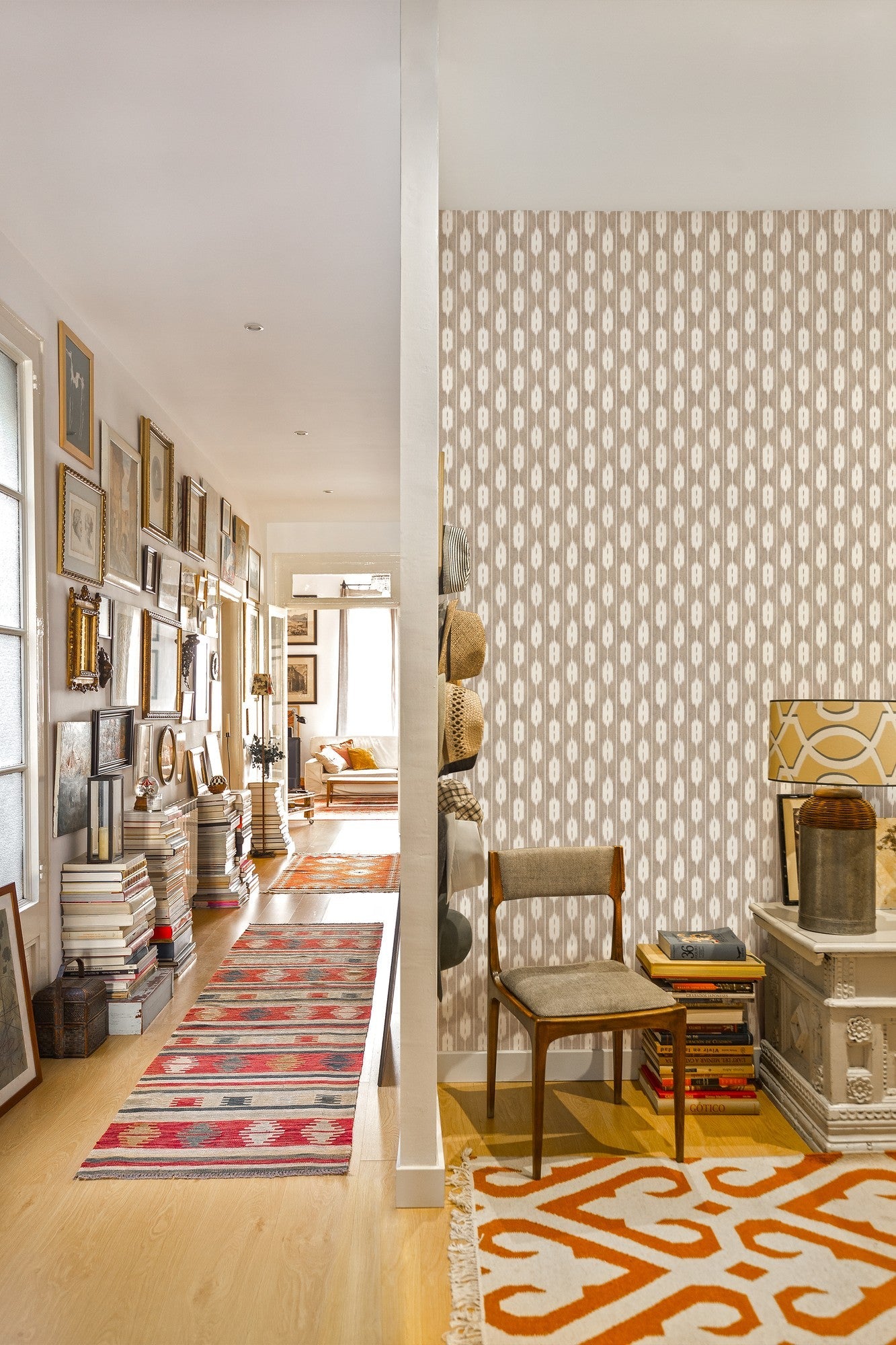 A00828 Llengües Cream Ikart Wallpaper by Coordonné