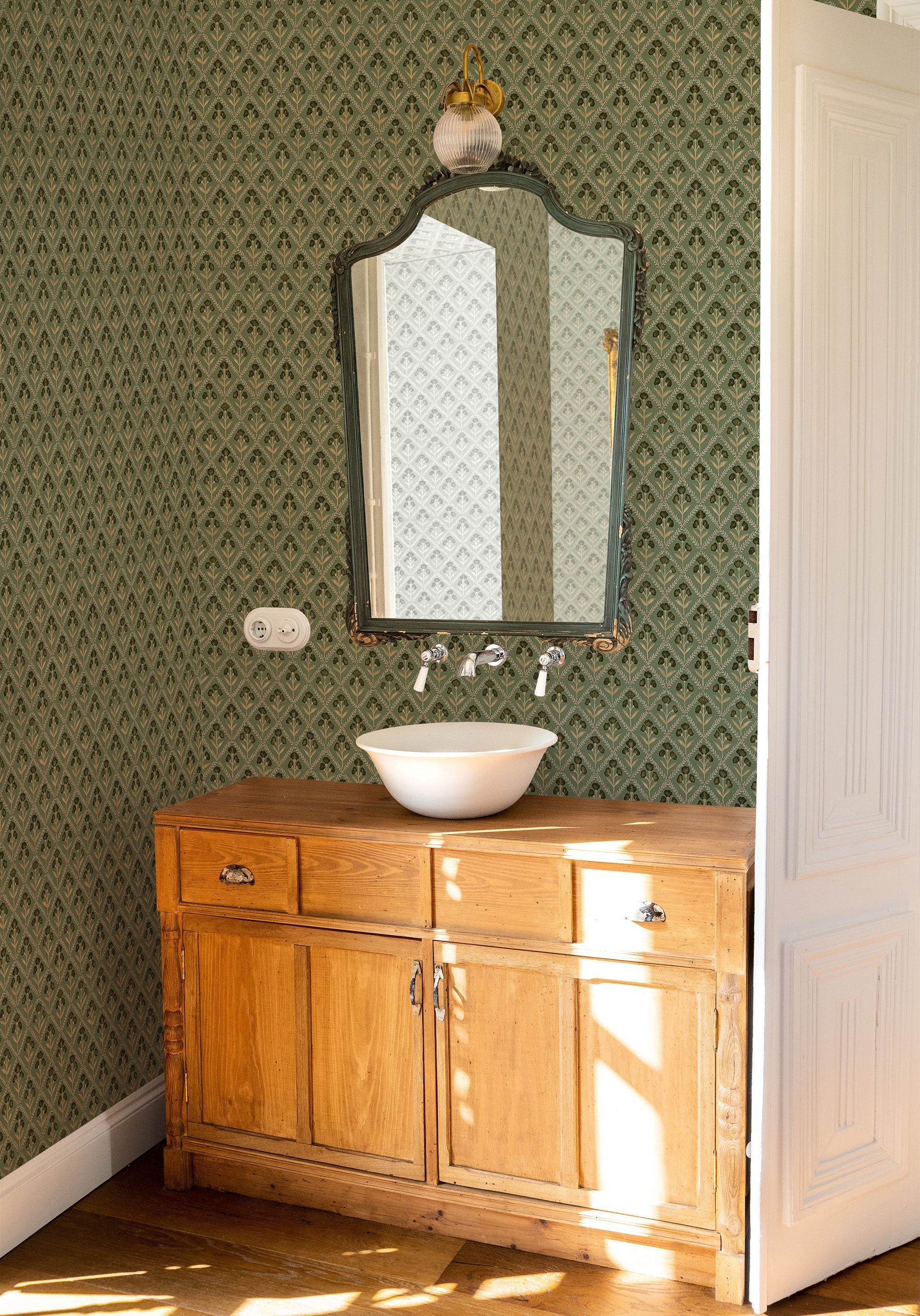 Poppy Emerald Victorian Wallpaper by Coordonné