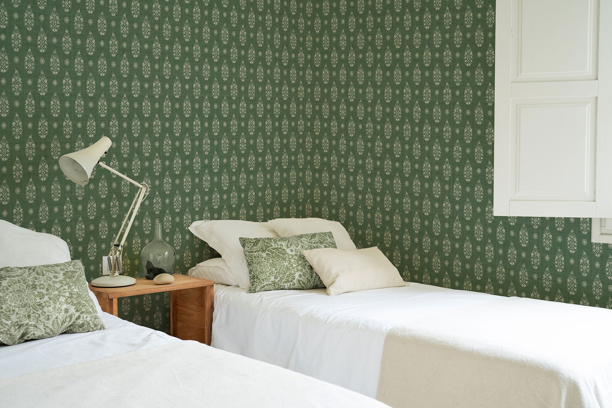 Paisley Emerald Victorian Wallpaper by Coordonné
