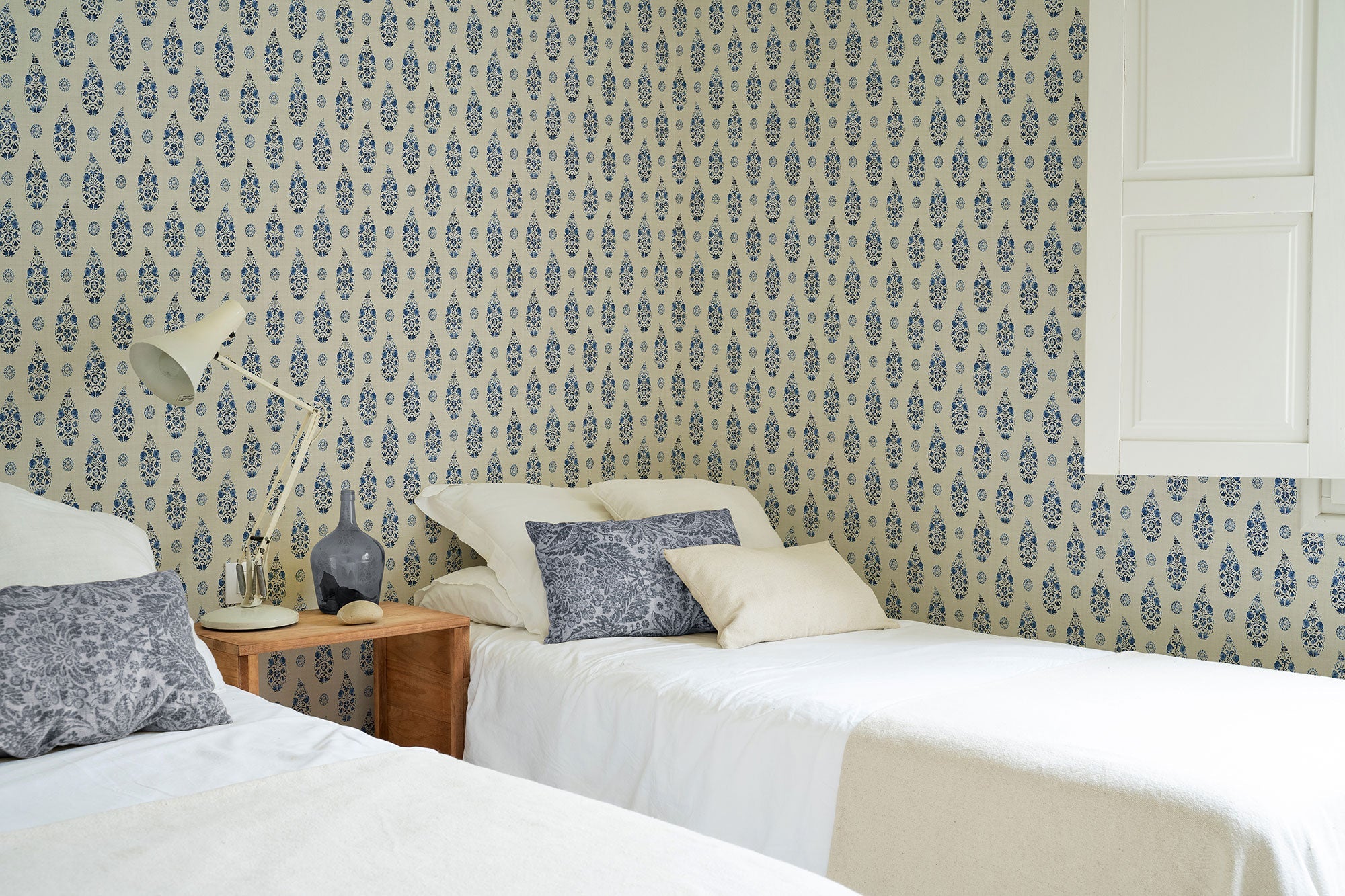 Paisley Blue Victorian Wallpaper by Coordonné