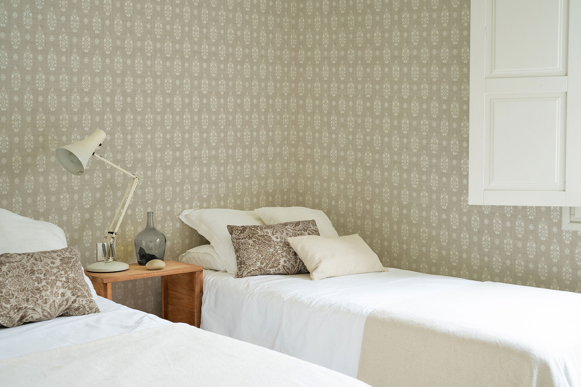 Paisley Taupe Victorian Wallpaper by Coordonné