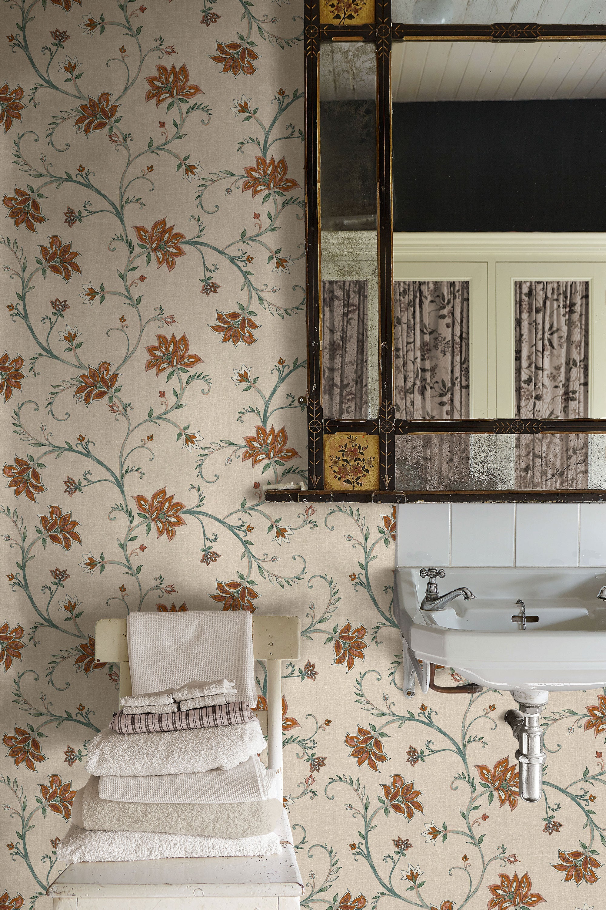 Lily Green Victorian Wallpaper by Coordonné
