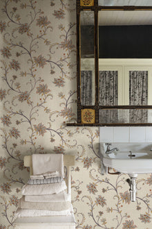 Lily Curry Victorian Wallpaper by Coordonné