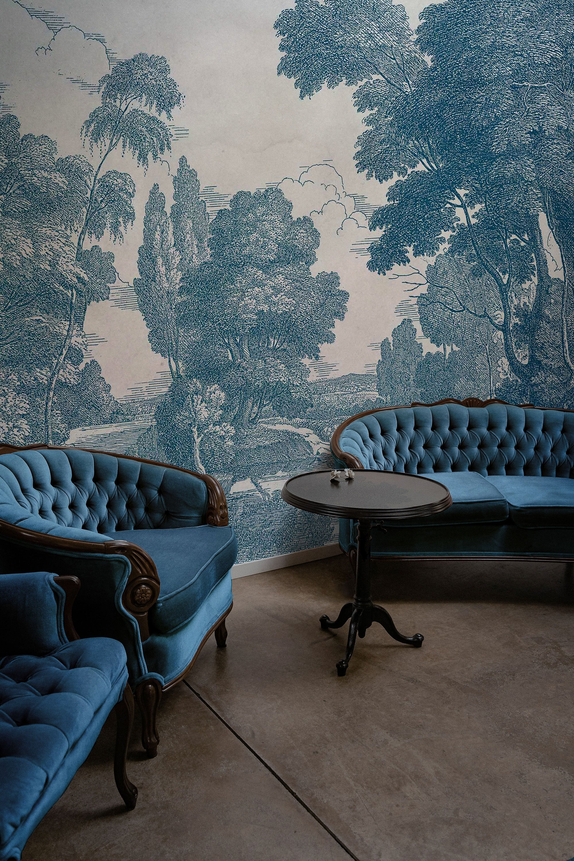 Engraving Blue Victorian Mural by Coordonné (400x280cm)