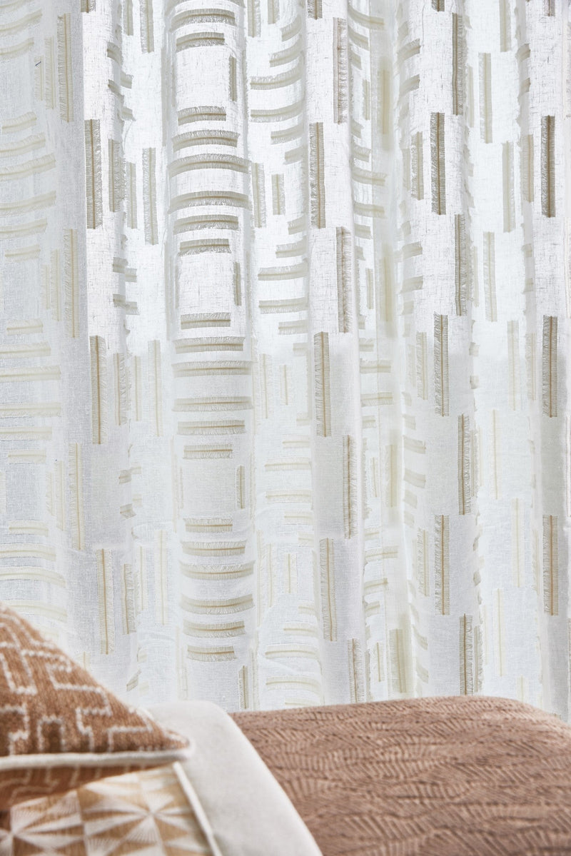 Eliana Chalk Brodie Fabric by Prestigious Textiles | 4253/076