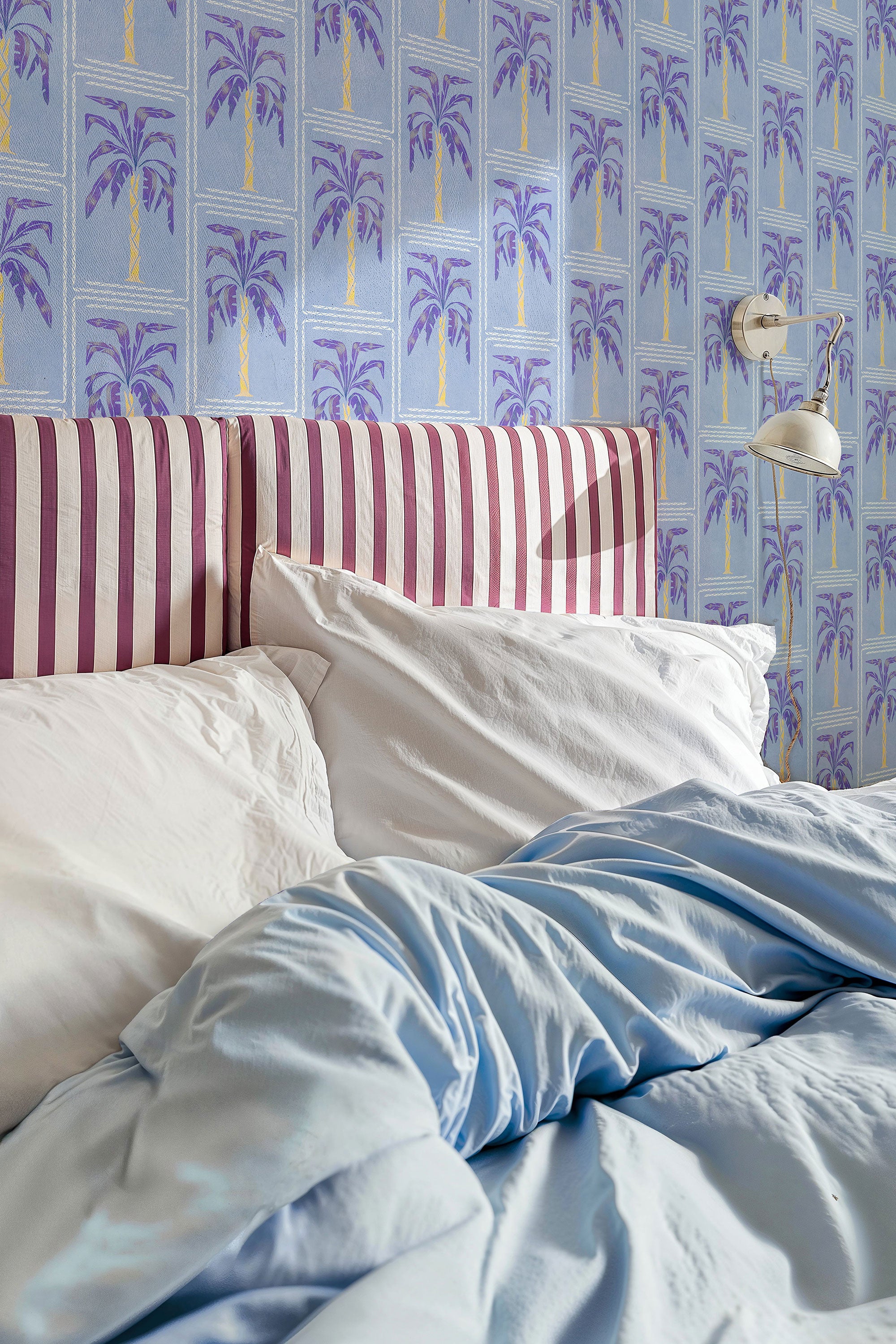 Veraneo Blue Coco Dávez Colortherapills Wallpaper by Coordonné