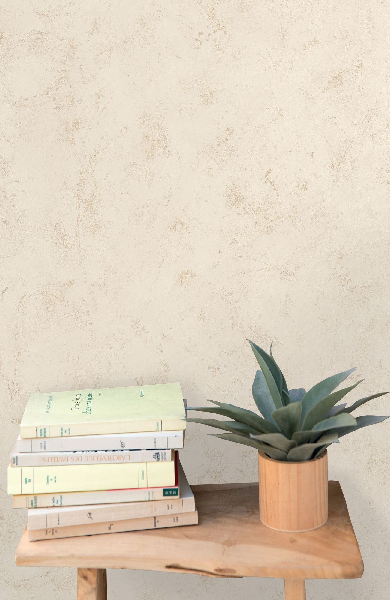 MIP106990000 Uni Metallise White Gold Wallpaper by Caselio