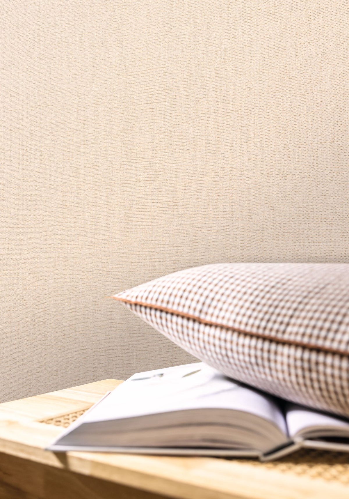 MIP103231023 Uni Metallise/irise Beige Gold Wallpaper by Caselio