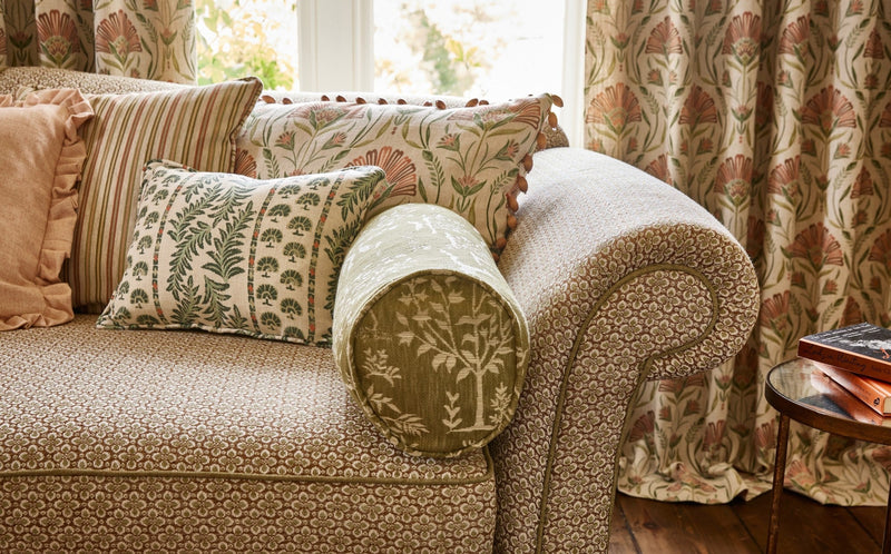 Petunia Spring Cottage Charm Fabric by Prestigious Textiles | 4318/650