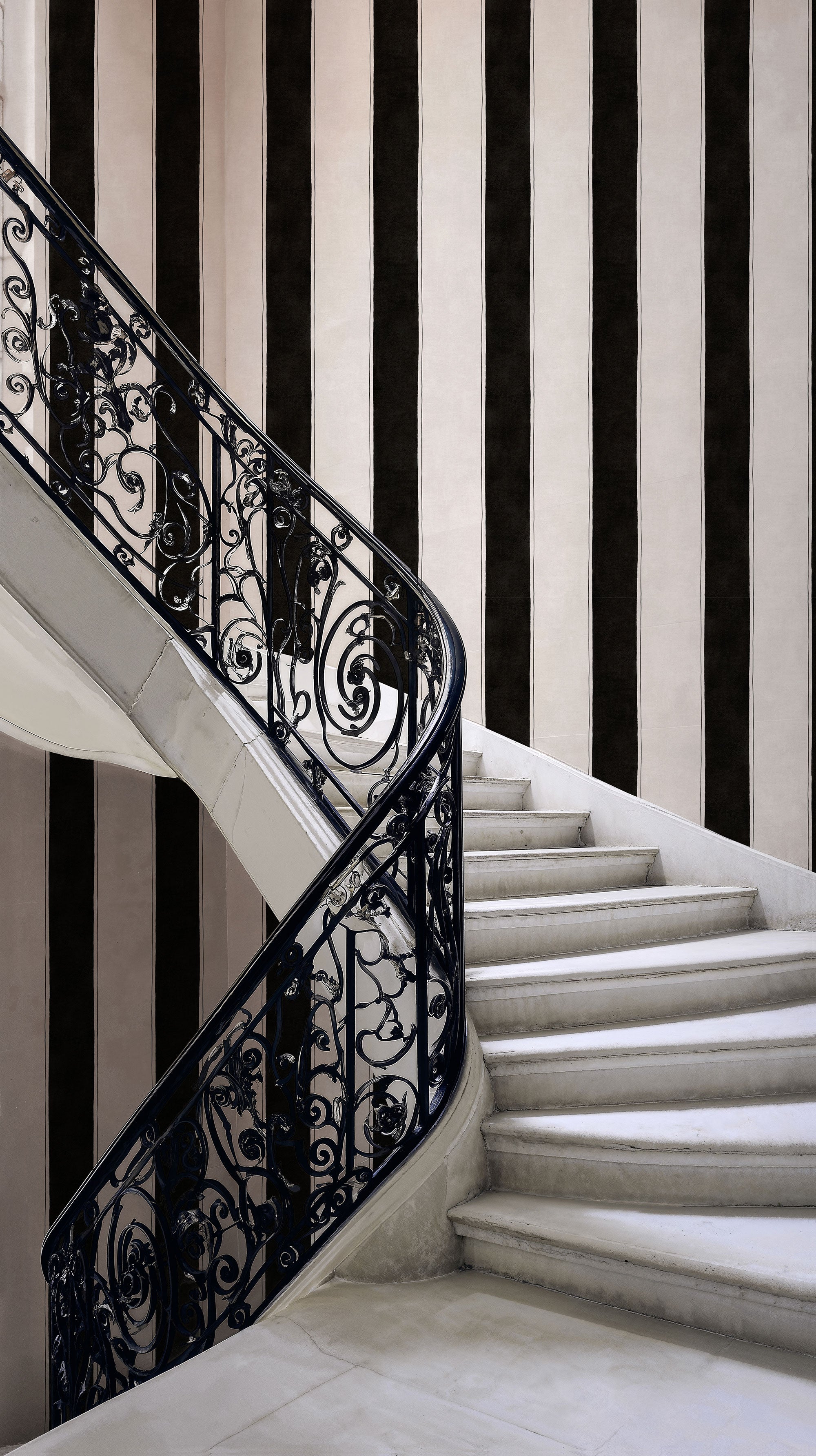 Florentine Stripe Onyx Damaskus Wallpaper by Coordonné
