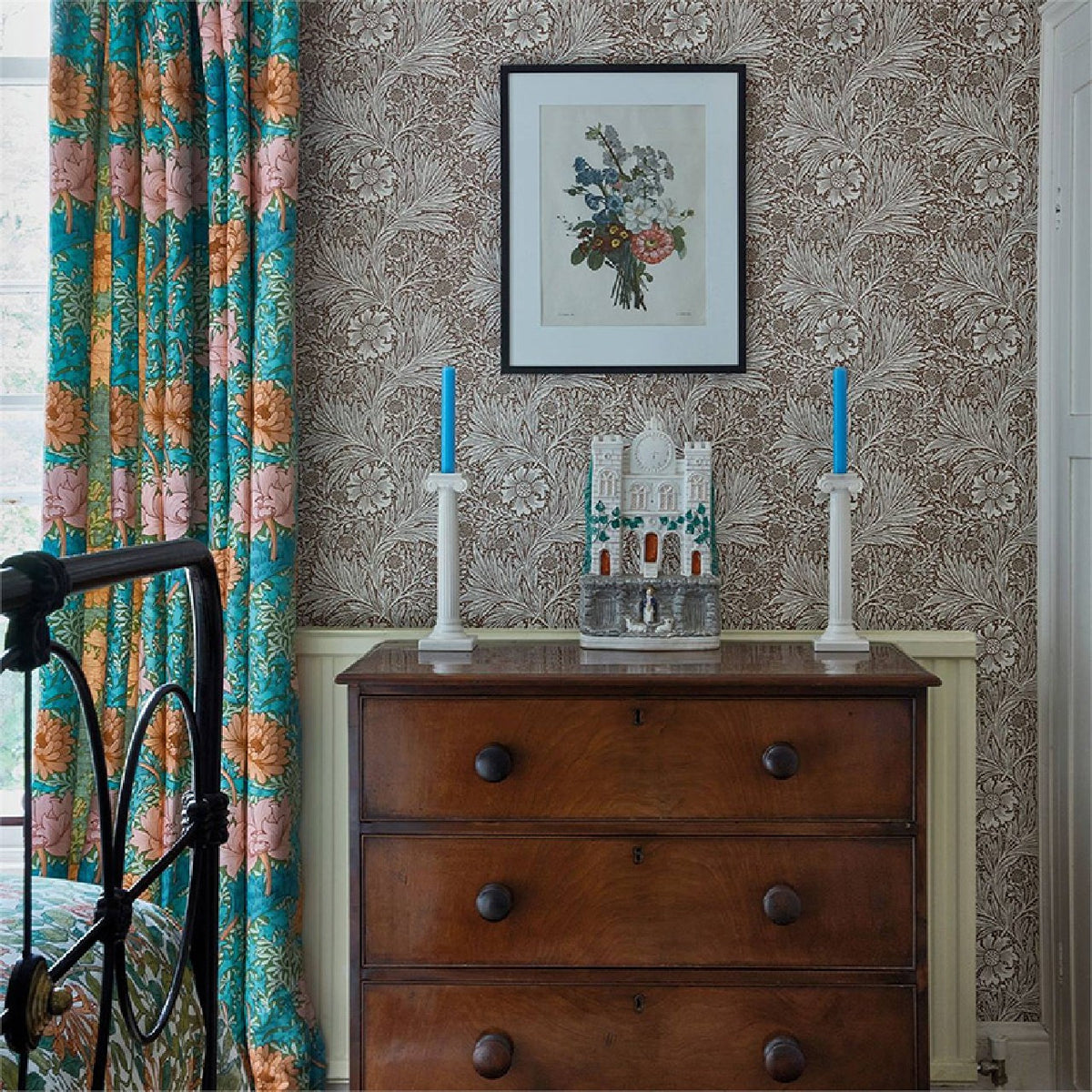 Marigold Queen Square Wallpaper By Morris & Co