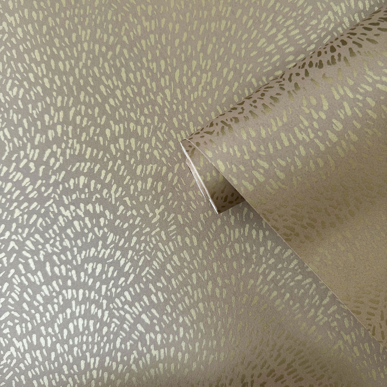 DWP0363-02 Fan Fleck Zen Gold Wallpaper By Galerie