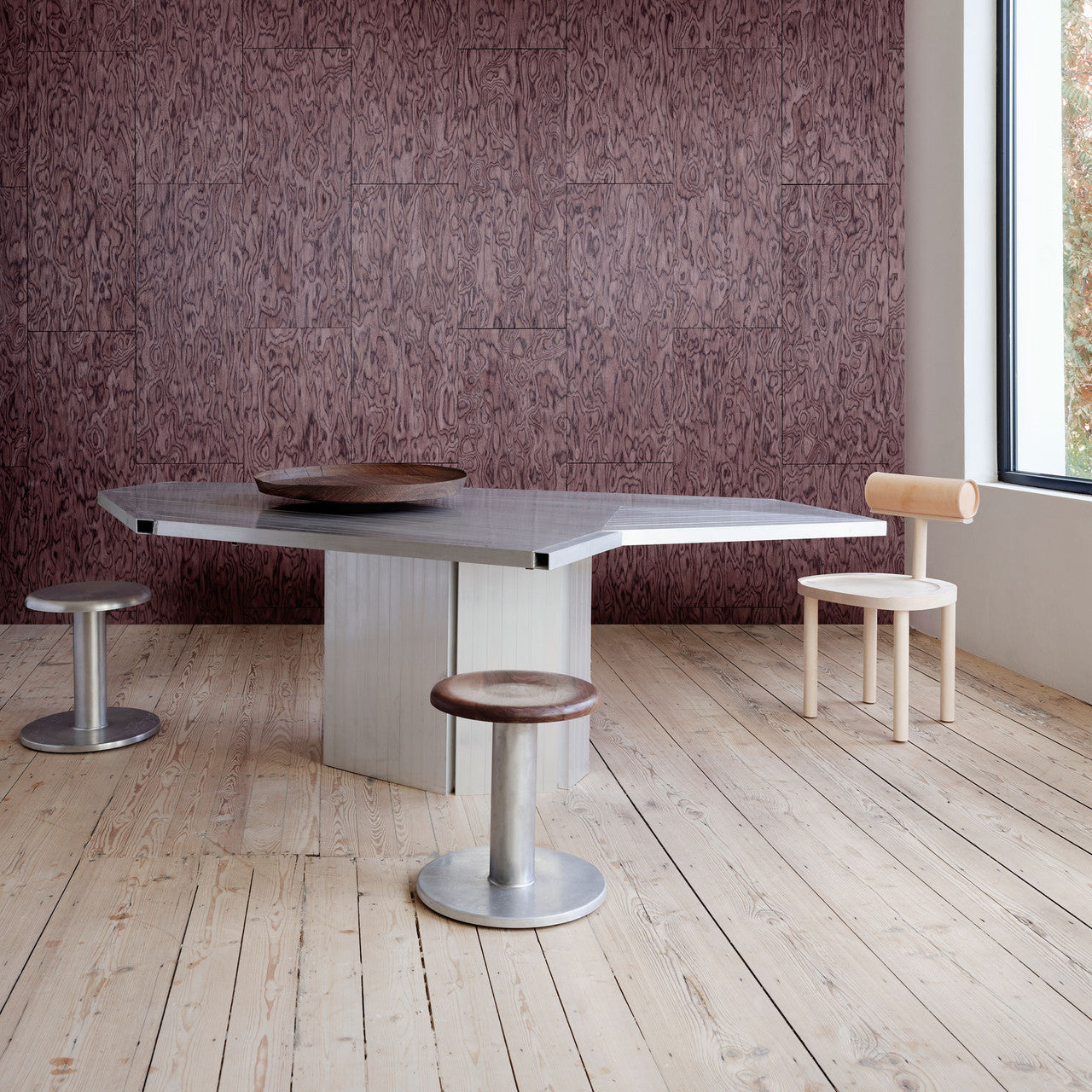 30803 Coti Emblème Antique Mauve Wallpaper By Arte