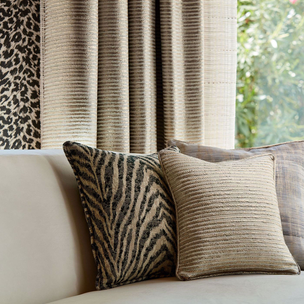 F1712/03 Manda Breegan Jane Noir/Linen Clarke & Clarke Fabric