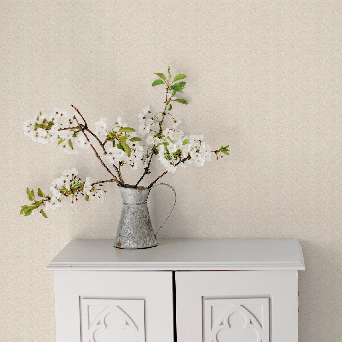 Small Paisley Small Prints Beige Wallpaper By Galerie