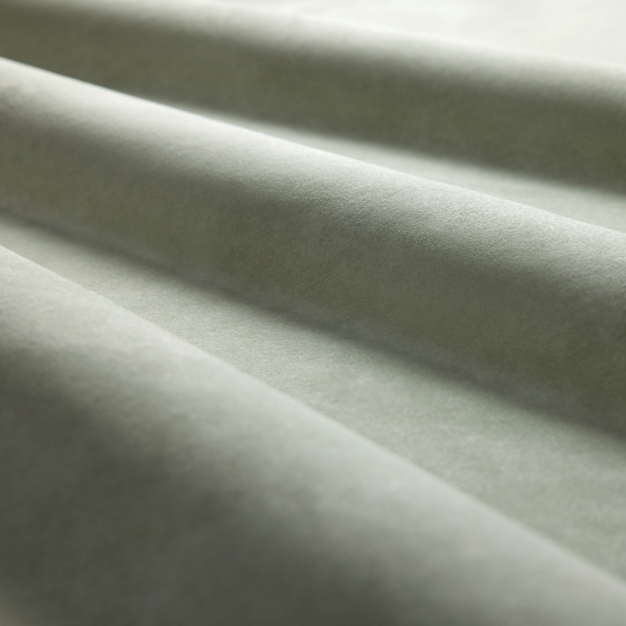 HAF0673-03 Heatherton Velvet Glacier Fabric by Harlequin