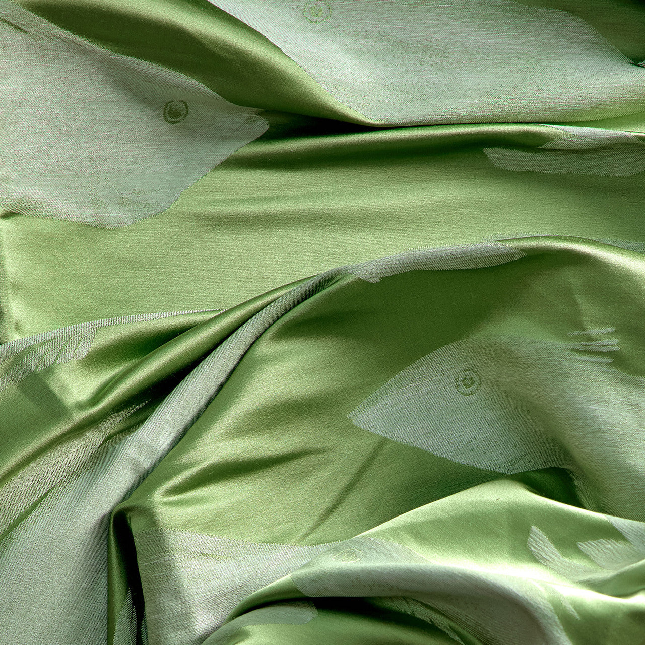 134048 Kaku Idyllic Sweet Pea Fabric by Harlequin