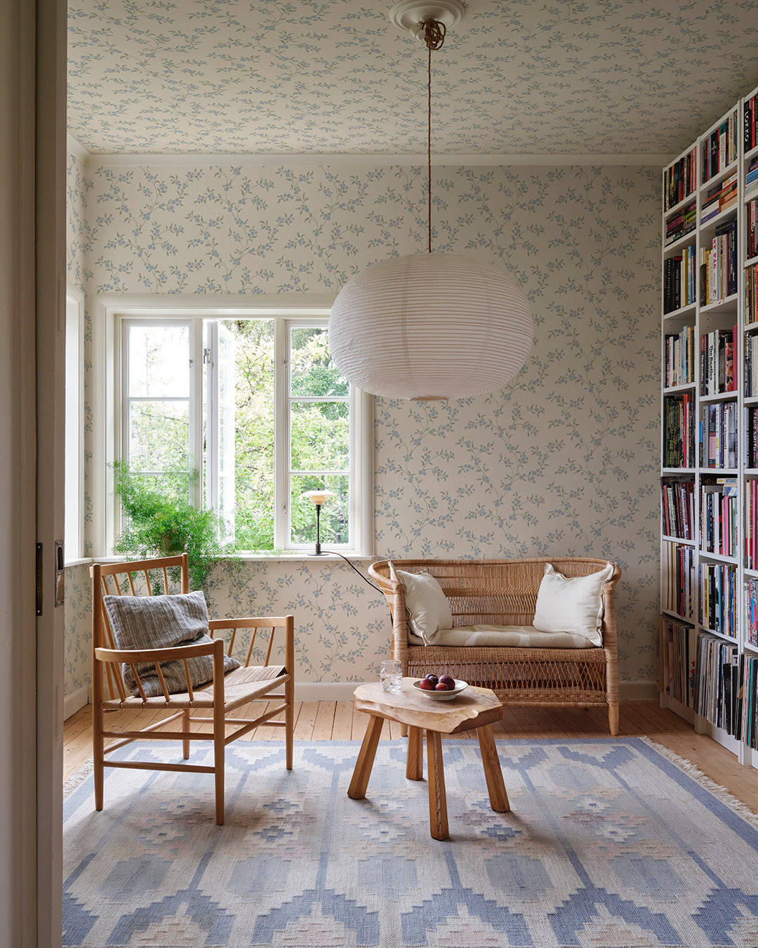Smilli Misty Blue Kolonin II Wallpaper by Sandberg roomshot