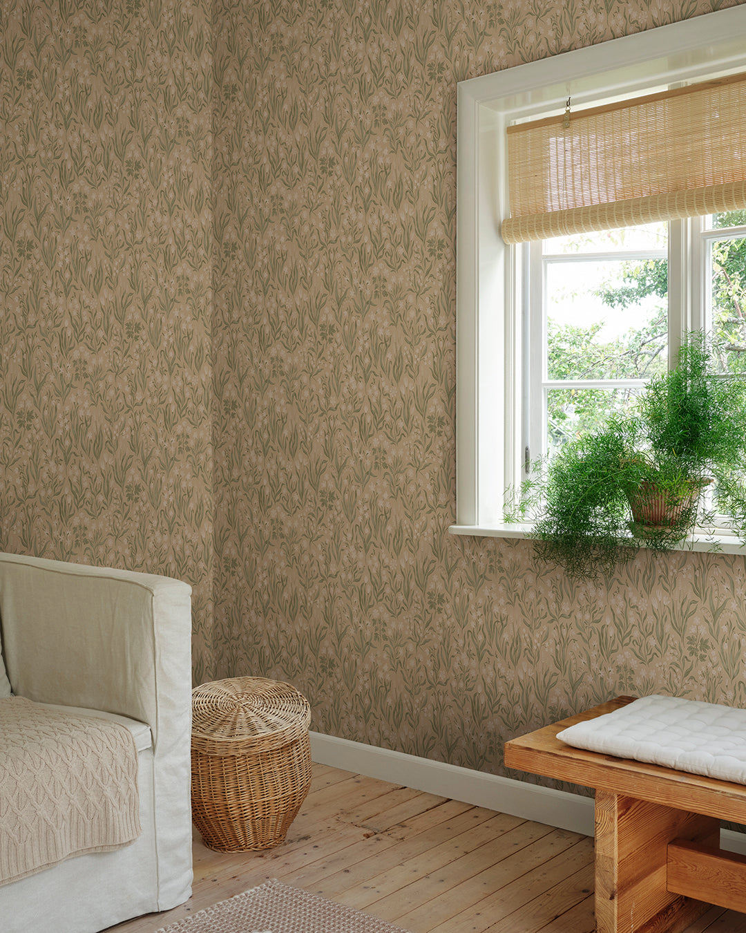 Märta Beige Kolonin II Wallpaper by Sandberg roomshot