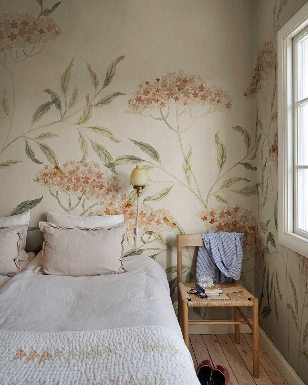 Emmalisa Terracotta Kolonin II Mural by Sandberg roomshot
